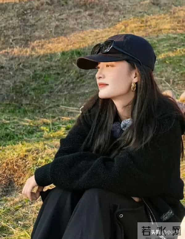 李沁在《花儿与少年7》里的穿搭！简直是户外时尚教科书啊！