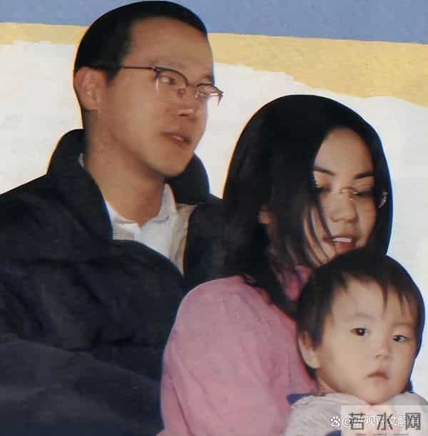 王菲没想到，"被曝同居"的28岁女儿窦靖童，彻底撕碎了自己的体面