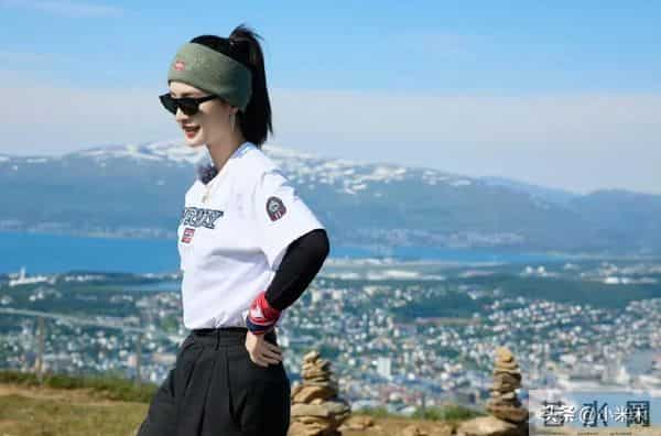 李沁在《花儿与少年7》里的穿搭！简直是户外时尚教科书啊！