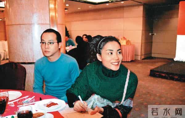 王菲没想到，"被曝同居"的28岁女儿窦靖童，彻底撕碎了自己的体面