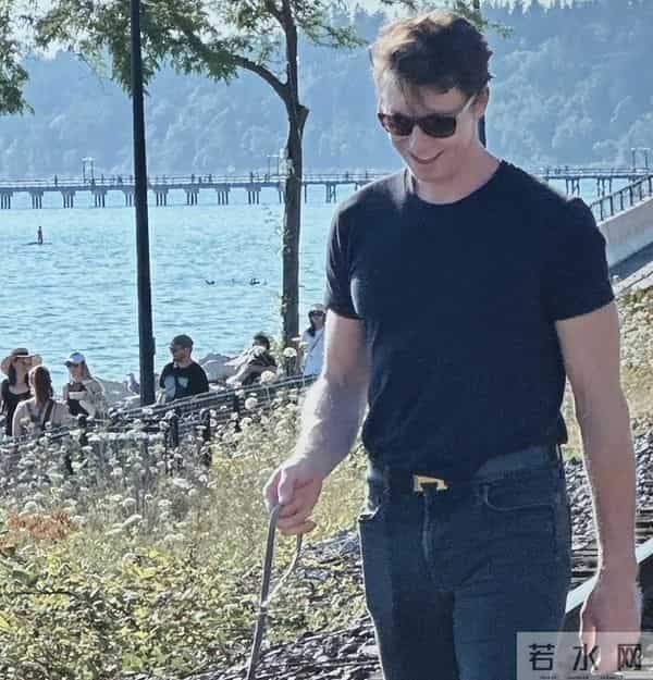 陈赫前妻在沙特过生日，外国老公现身两人十指紧扣，男方身材不错