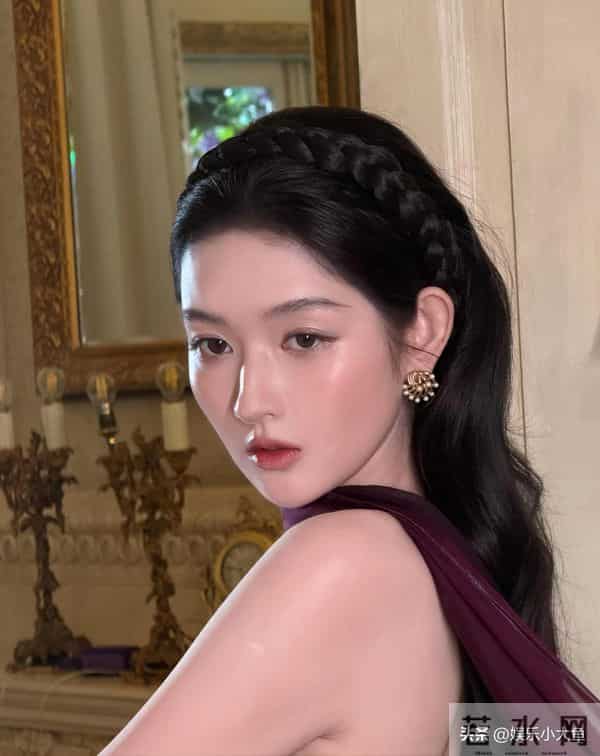 王玉雯亮相微博视界大会红毯,肌肤如雪,美得似小公主!