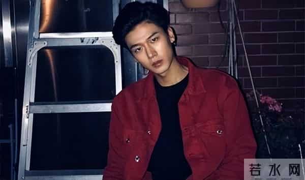 邢菲拿奖就曝恋情，两人被拍见家长，男友选秀出身，母亲下楼迎接