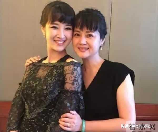 59岁茹萍的痛：女儿离婚，儿子大龄未婚，风光背后满是无奈