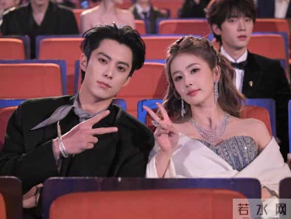 微博视界，蒋欣坐第二排C位，马伊琍靠边，多年女主角比不过配角