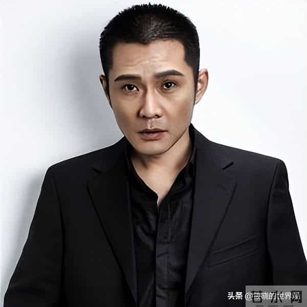 戏红人不红，明明自己很帅却娶“丑女”为妻，恩爱24年他到底图啥