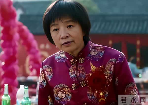 北京这一夜，秦海璐肿了，蒋欣瘦成皮包骨，却被66岁的她惊艳了