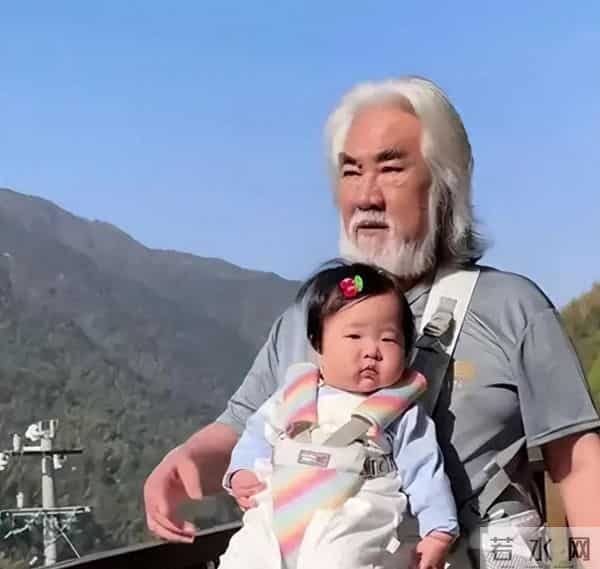 钱再多有何用？女儿被造谣后，张纪中又陷丑闻，老夫少妻敲响警钟