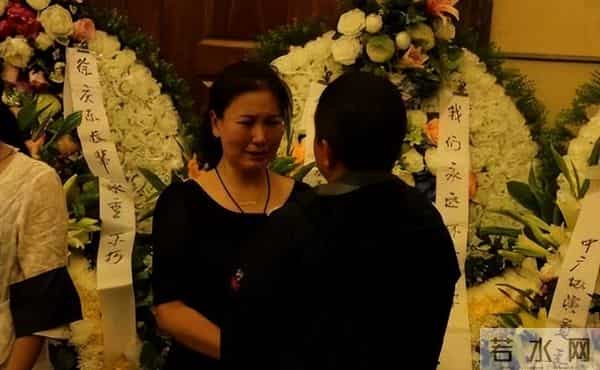 没领证却同居多年,38岁高龄生下女儿,守寡七年只为完成丈夫遗愿