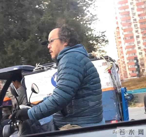 窦唯住河北骑电车买菜，不接商演不直播，却成年轻人精神图腾