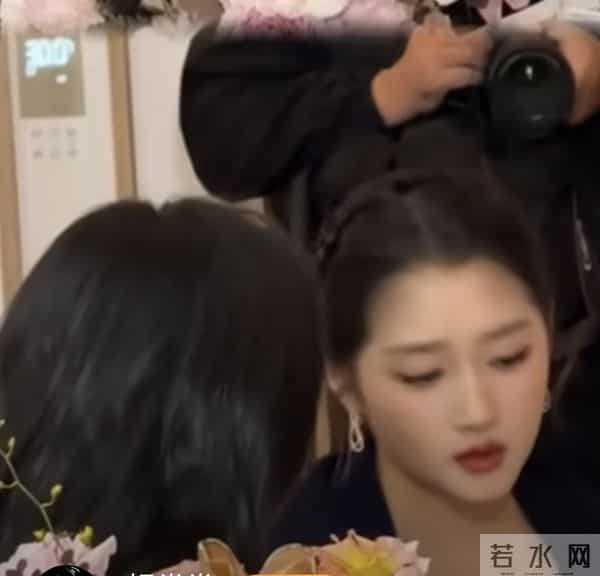 微博之夜似菜市场，杨幂指挥交通，蓝盈莹撞衫，张淼怡不敢认