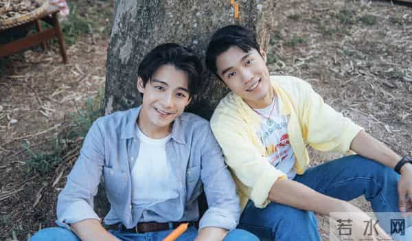 香港知名男星疑脚踏两只船，先后约会两位女神，踢球昏迷一度险死