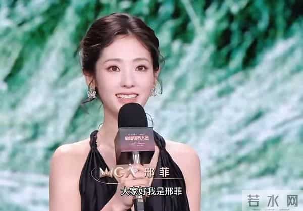 邢菲拿奖就曝恋情，两人被拍见家长，男友选秀出身，母亲下楼迎接