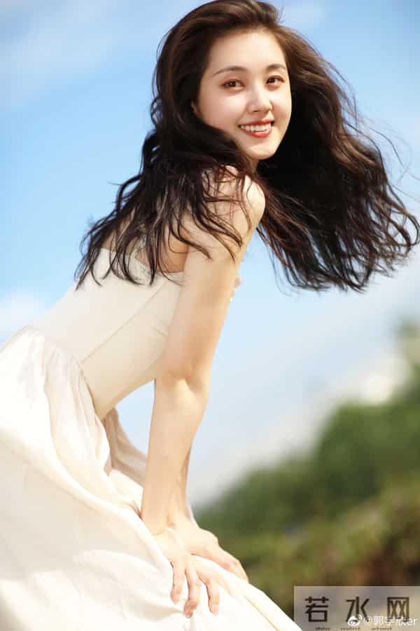 终于理解为什么叫她“短剧颜值天花板”了!温婉大方,素颜超级美