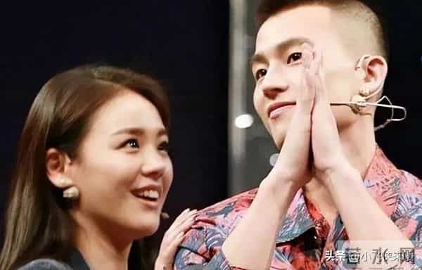 欧豪马思纯分手7年再同框，男方偷瞄女方怅然若失，网友呼吁复合