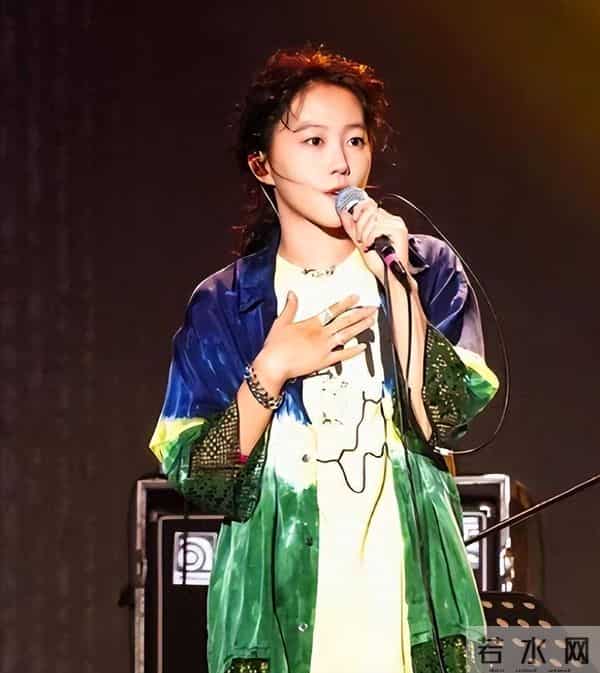 王菲没想到，"被曝同居"的28岁女儿窦靖童，彻底撕碎了自己的体面