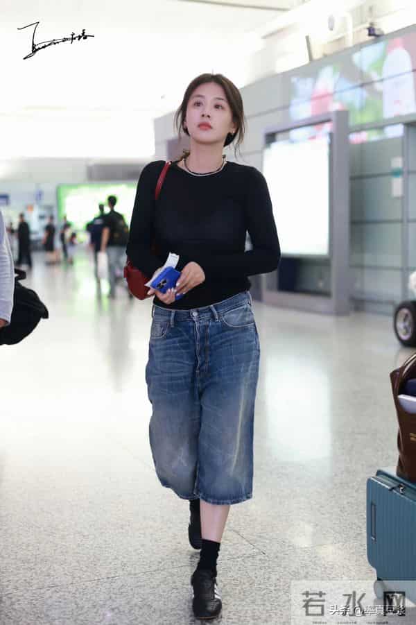 欧豪马思纯同台偷瞄几次?分手7年再同框,这段虐恋藏了多少秘密