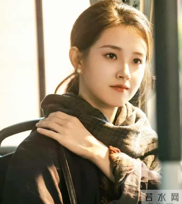 终于理解为什么叫她“短剧颜值天花板”了!温婉大方,素颜超级美