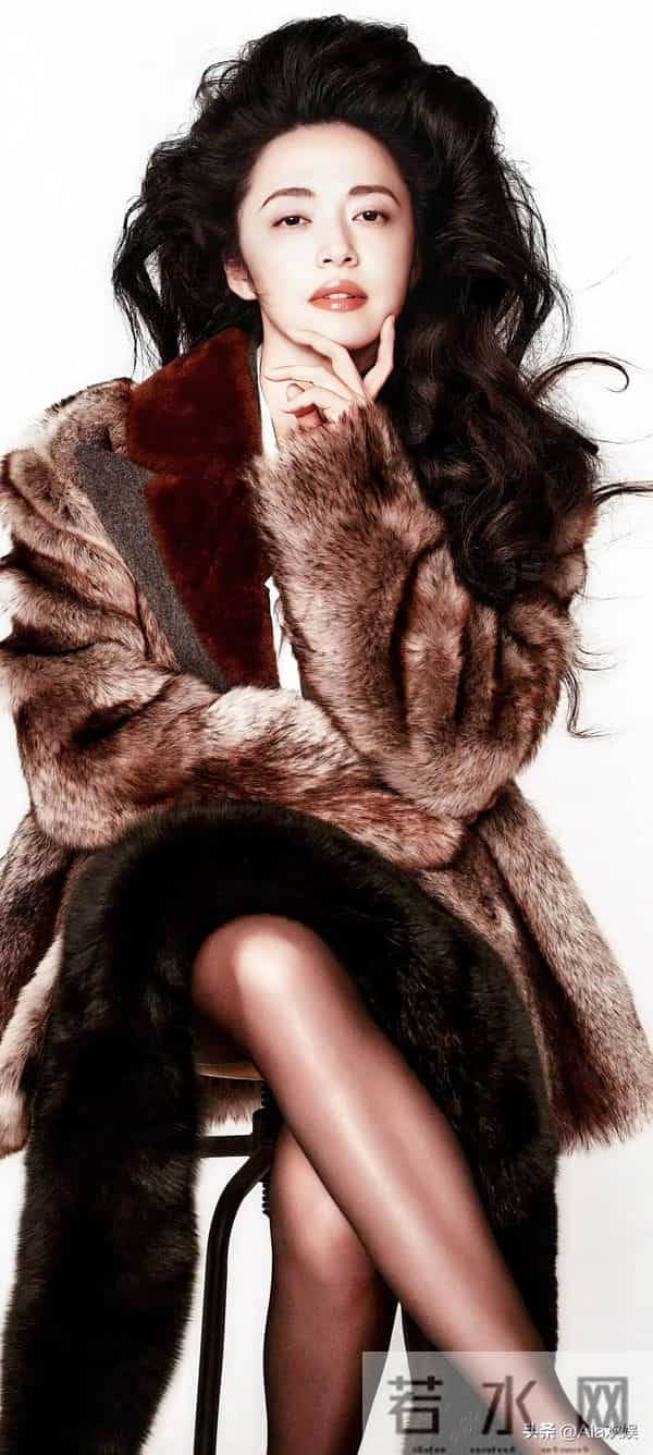 闫妮姚晨 嘉人封面 黑丝美腿 复古摩登 松弛张扬