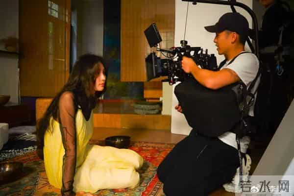 明星情侣官宣结婚！