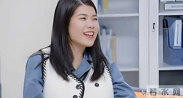 32岁杨笠:清空社媒,长期遭遇攻击,沦落到这般田地并不无辜