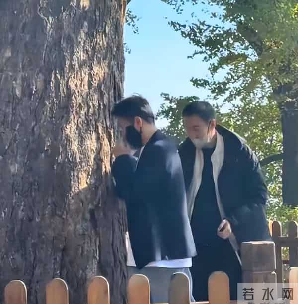 辛柏青状态不对劲了!丧妻后首露正脸,眼神空洞,憔悴到不敢认