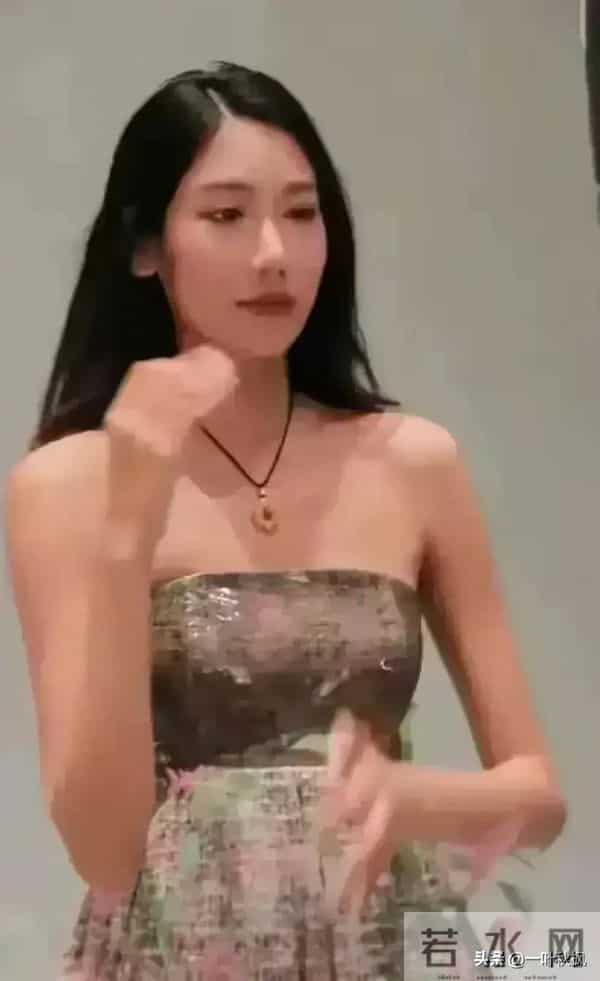 评委比模特都要漂亮,身材简直是天花板,身材高挑,气质优雅迷人