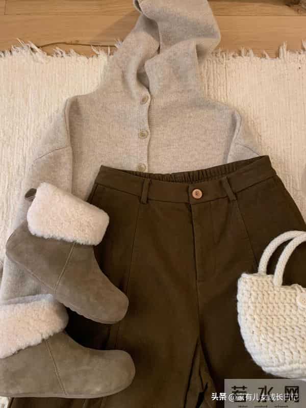 秋冬“极简暖系+松弛感”私服穿搭｜简+暖+松，通勤出街都自在