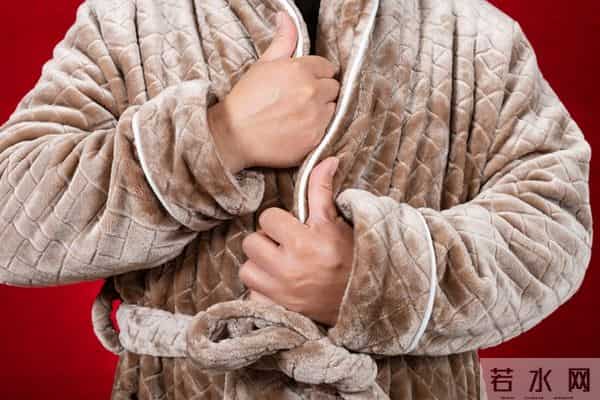 冬天穿保暖内衣，避开3个坑，贴身穿不勒、外穿不臃肿