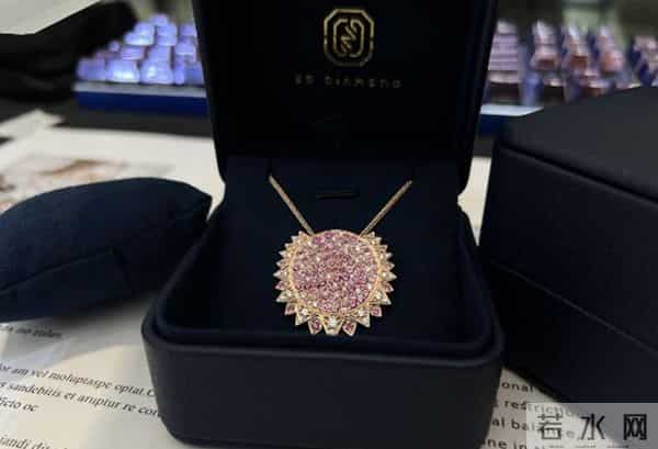 曾经人手一条的“小天鹅”项链，如今为啥没人要了？