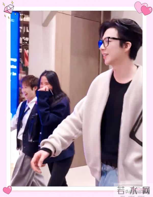 刘宇宁尖叫之夜赢麻了，帮曾舜晞化解尴尬，给员工拿糖，被赞贴心