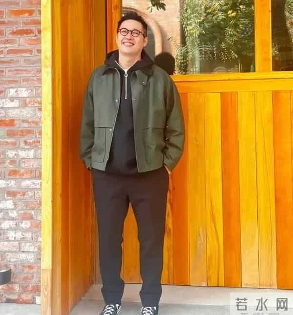 男人中年即使不富裕，秋天也别穿这4种“衣服”，廉价寒酸没品味