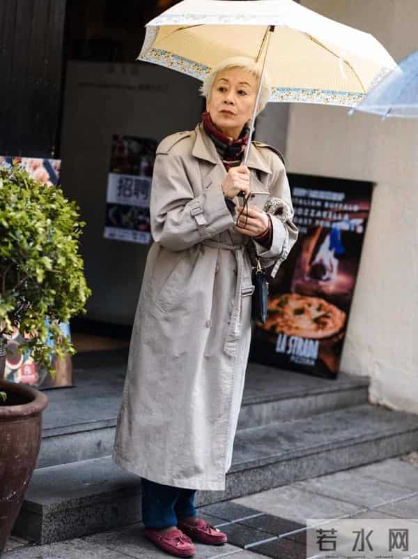 七八十岁女人想高级：衣穿素、裤穿宽、多戴帽，头发白了照样优雅