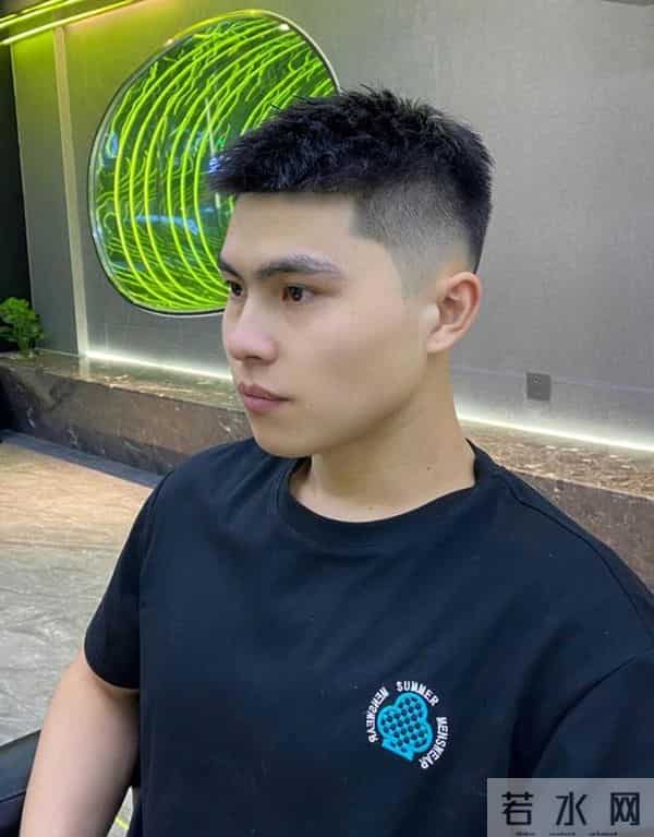 男生“两边剃光”发型真的很帅!秋冬就剪这3款,尽显潮男范儿!