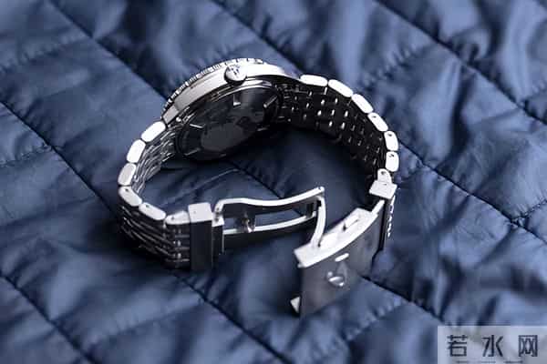 新表问世:都莎与拓普珠宝再度联手推出250T-GMT“大白鲨”特别版