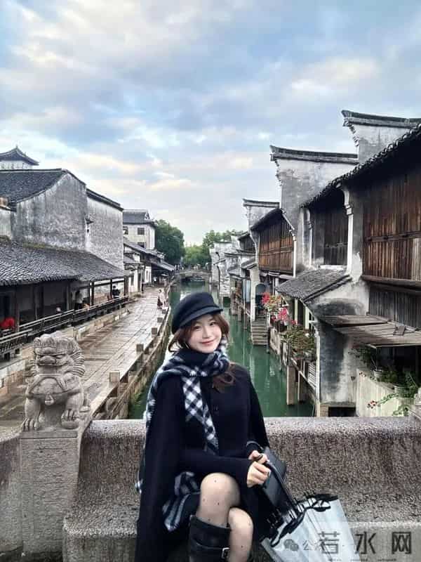 江南水乡深色甜酷气质搭