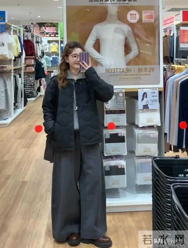 优衣库这件“菱格羽绒服”，黑灰俩色我直接all in了！