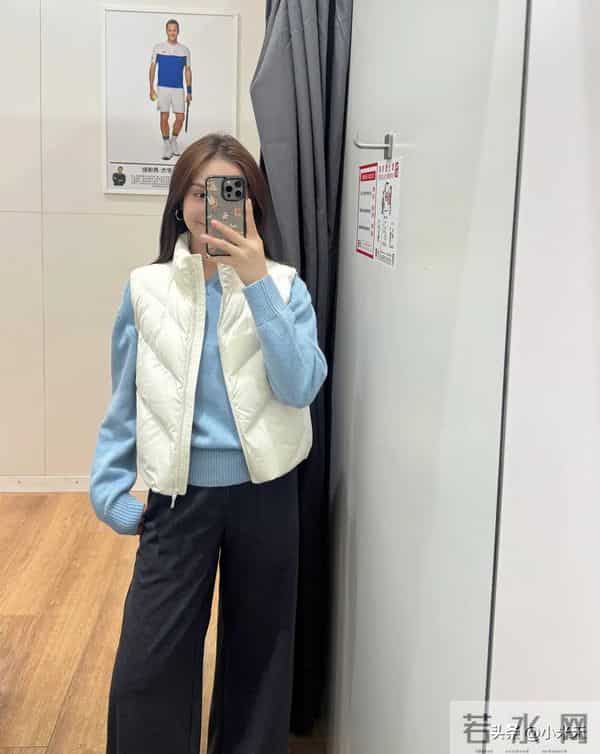优衣库这抹“天蓝色”,把韩系松弛感焊在秋冬了