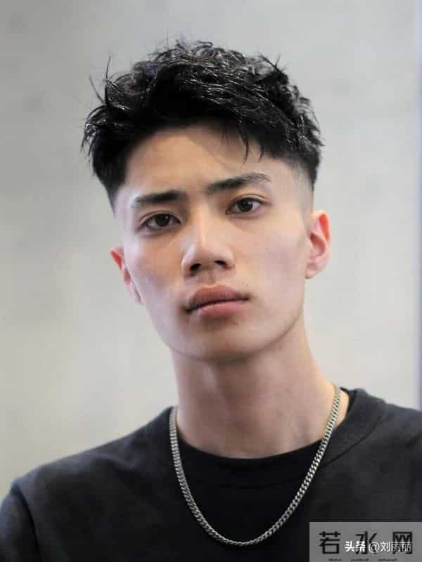 2025男士发型顶流：渐变层次短发，解锁多元风格的利落美学