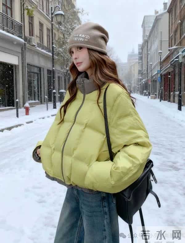 雪天亮色羽绒服,松弛感氛围拉满