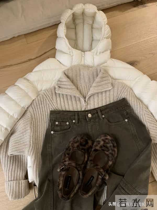 秋冬“极简暖系+松弛感”私服穿搭｜简+暖+松，通勤出街都自在