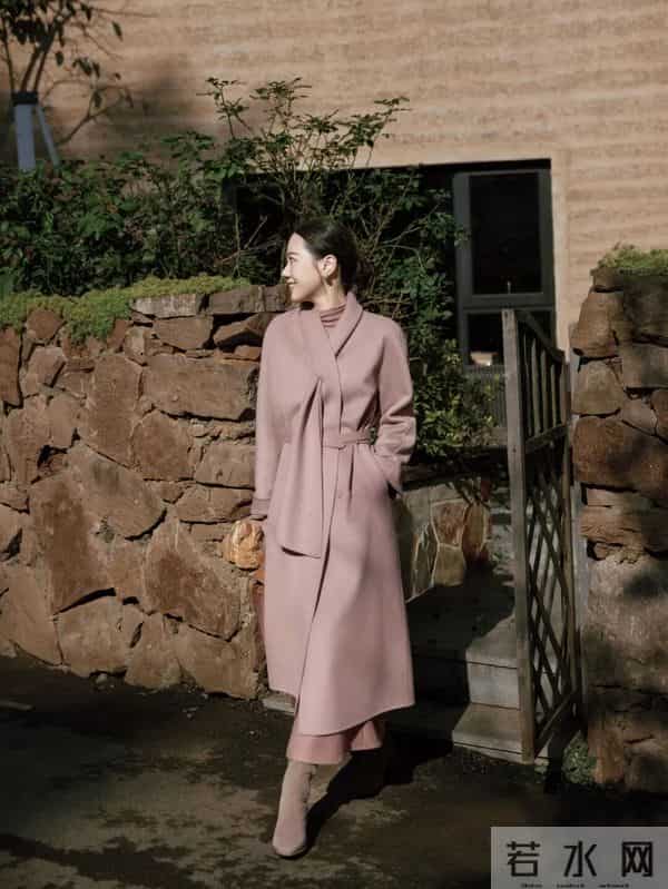 一身优雅温柔的灰粉色，太美了，真的很气质！