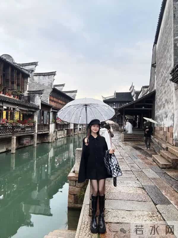江南水乡深色甜酷气质搭