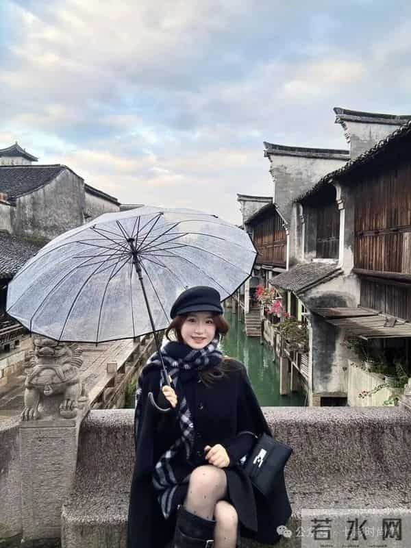 江南水乡深色甜酷气质搭