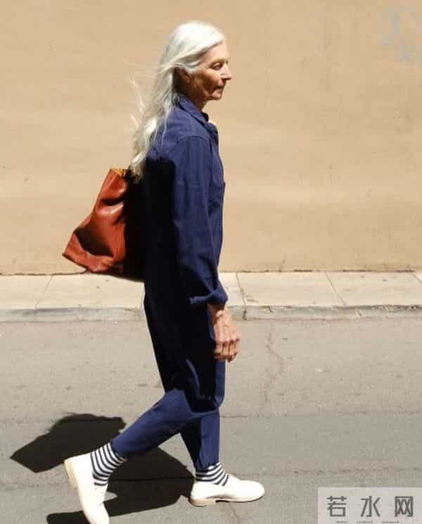 等我老了也要这样穿，白发不染扎马尾，不穿老年装，到老都优雅！