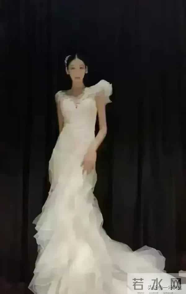 评委比模特都要漂亮,身材简直是天花板,身材高挑,气质优雅迷人