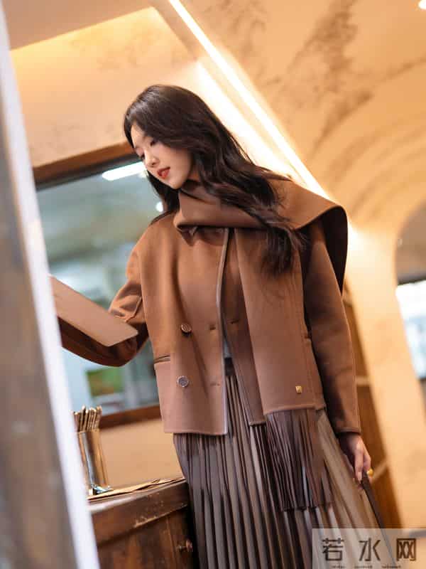 从夏到冬的那一步 被一件羊毛大衣温柔接住