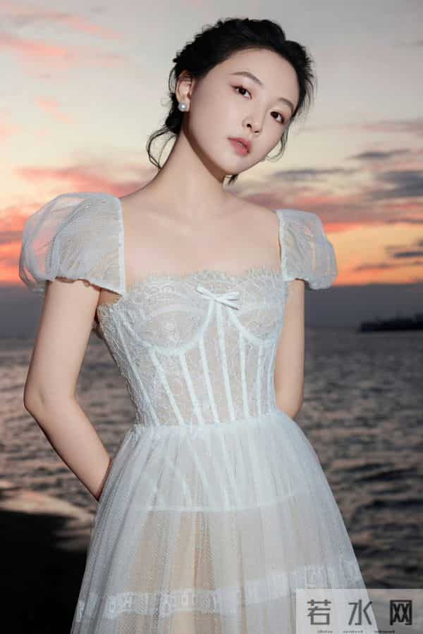 白纱蕾丝裙｜晚霞是我的背景板