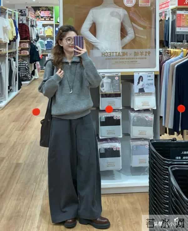 优衣库这件“菱格羽绒服”，黑灰俩色我直接all in了！