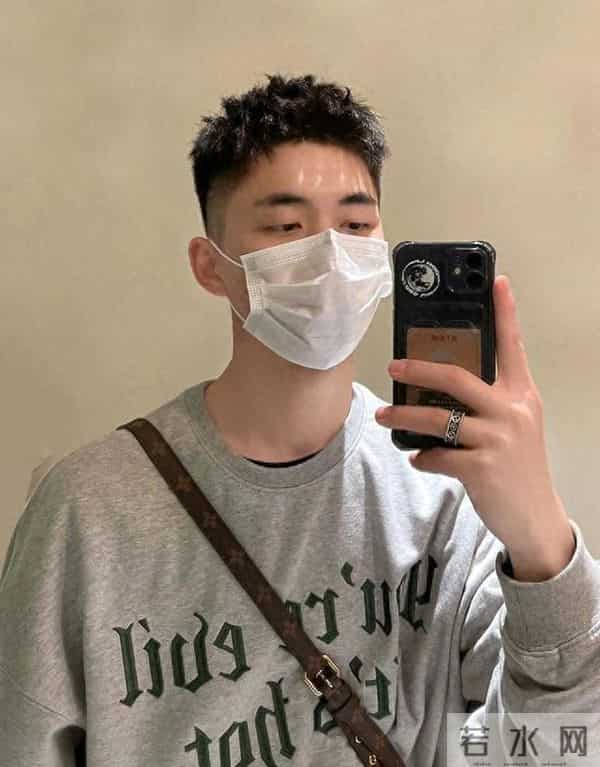 男生“两边剃光”发型真的很帅!秋冬就剪这3款,尽显潮男范儿!